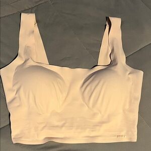 Skims Naked Scoop Bra